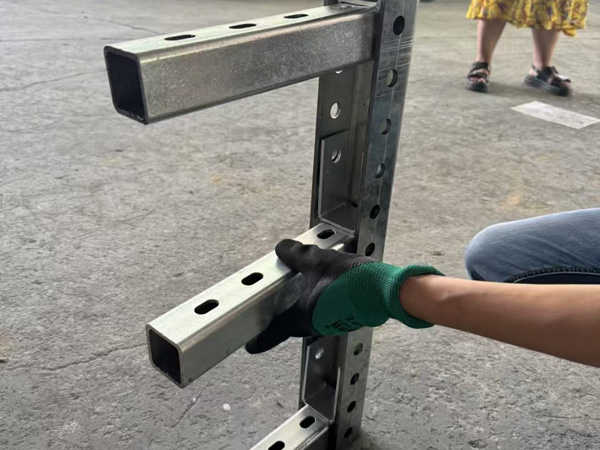 方管托臂